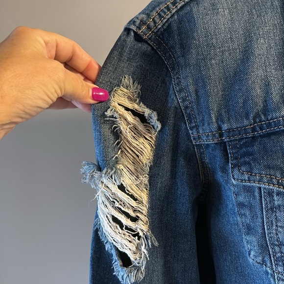 Guess women’s distressed / rip denim jean button up jacket / pockets casual  Med - Picture 6 of 16
